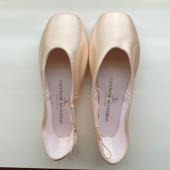 Gaynor Minden Shoes Gaynor Minden Sculpted Fit Supple Pointe Shoes Poshmark
